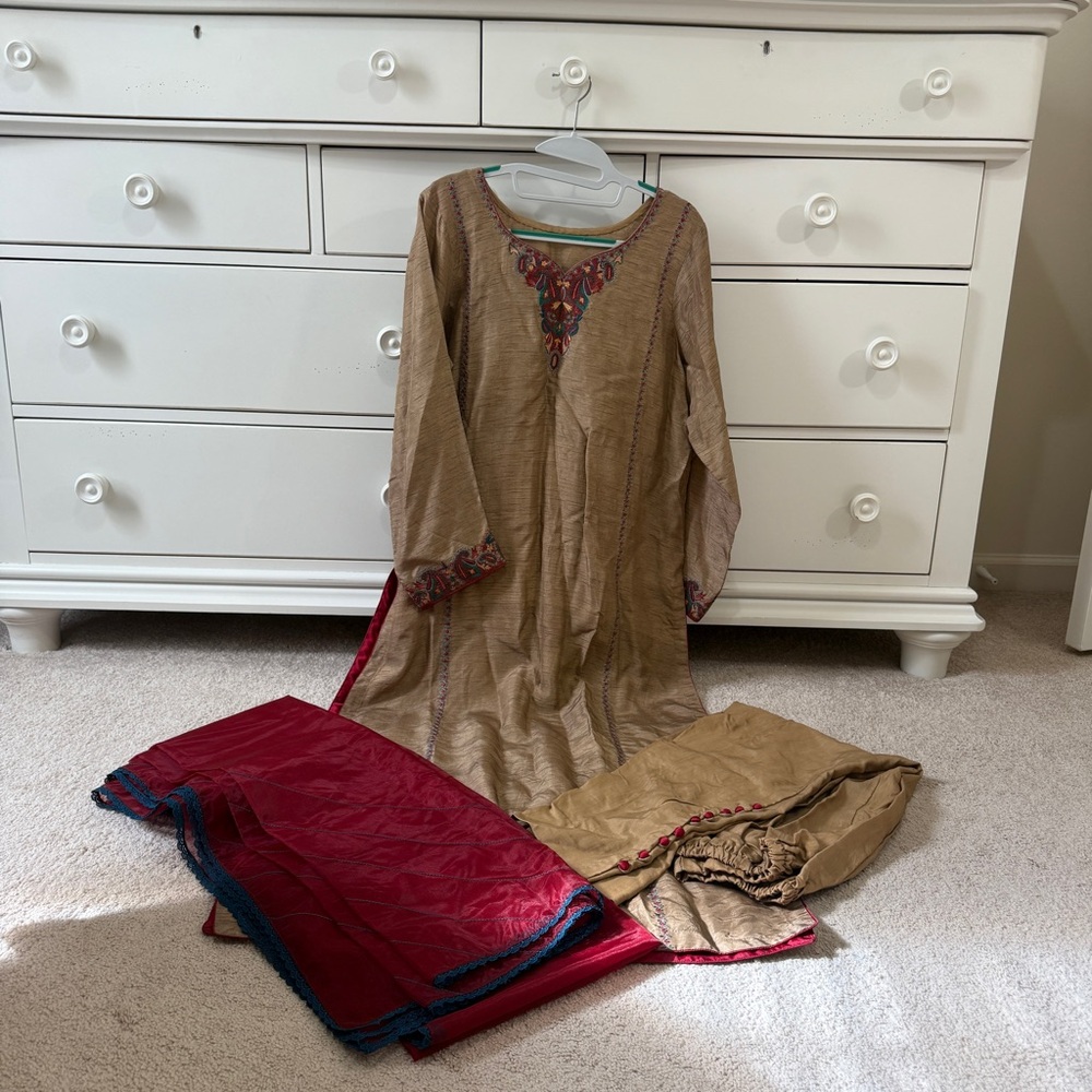 Pakistani embroidered 3pcs outfit